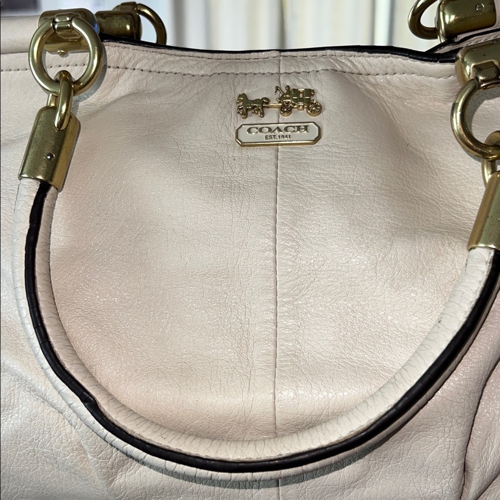 Coach Off White Leather Madison Leather Carrie Handbag - Picture 4 of 17